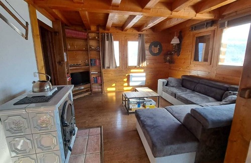Chatillon-sur-Cluses Ski Chalet | Cosy chalet with breathtaking views at the gateway to the Grand Massif. Hiking, skiing, lakes.