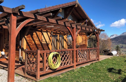 Chatillon-sur-Cluses Ski Chalet | Cosy chalet with breathtaking views at the gateway to the Grand Massif. Hiking, skiing, lakes.