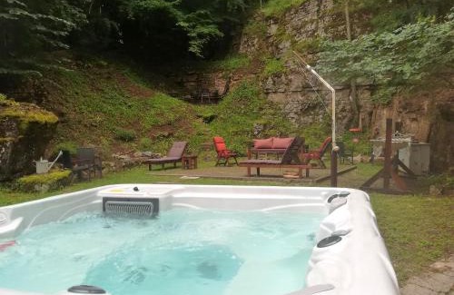 Gospic Ski Chalet | Cosy Chalet in Gospić with Jacuzzi and Mountain View