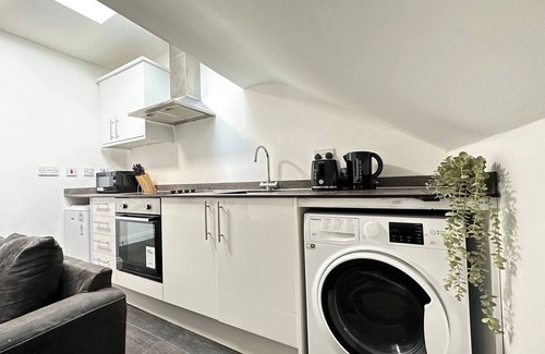 Ilkeston Apartment | Cosy, Charming 2-Bedroom Oasis