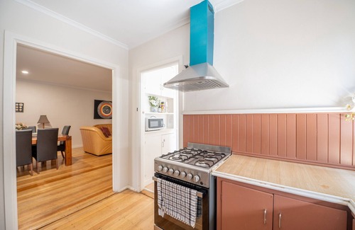 Corio House | Cosy, Cheerful 3 Bedroom Home