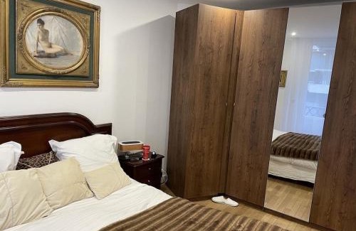 Chaillot Apartment | Cosy, chic, touristique