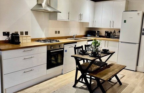 Wapping Apartment | Cosy City Apartment with Free Parking & Netflix!