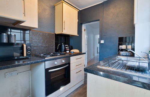 Gillingham House | Cosy City Centre House for Work and Comfort
