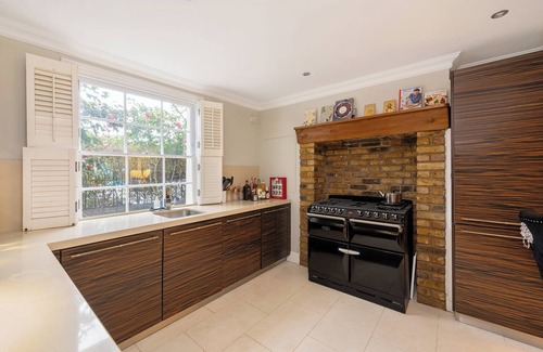 Churchill Cottage | Cosy city retreat in Belgravia. Pet-Friendly!