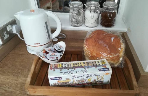 Bridport Cottage | Cosy Coastal Cottage close to Beach - pet-friendly