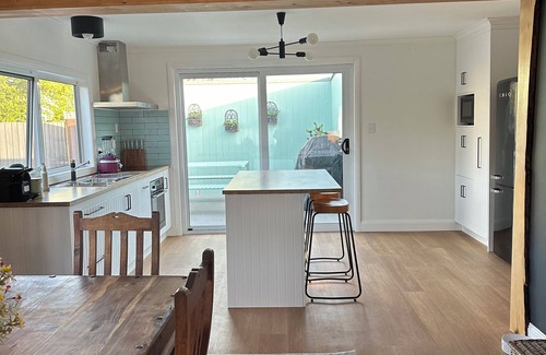 Stanley House | Cosy Coastal Cottage in Stanley Beautiful Outdoor Fire Pit. Pet Friendly.