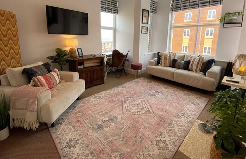 Westbrook Apartment | Cosy Coastal Getaway with Sea Views