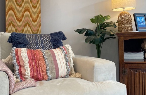 Westbrook Apartment | Cosy Coastal Getaway with Sea Views
