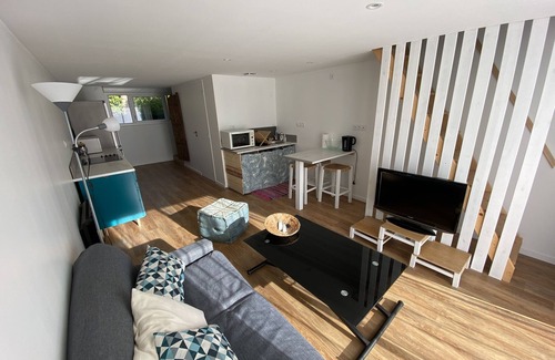 Ploneour-Lanvern House | Cosy cocoon close to beaches and shops.