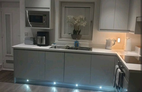 Radcliffe House | Cosy & Comfortable 2 Bedroom Annex New Build 2022