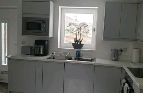 Radcliffe House | Cosy & Comfortable 2 Bedroom Annex New Build 2022