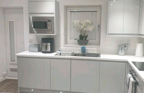 Radcliffe House | Cosy & Comfortable 2 Bedroom Annex New Build 2022