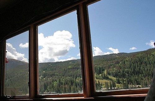 Mountain House Condo | Cosy Condo - Mountain & Slope view - Close to Lifts - Great Offers