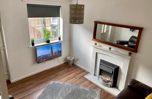 Healey Lane House | Cosy Contractors Retreat in Batley - sleeps 3