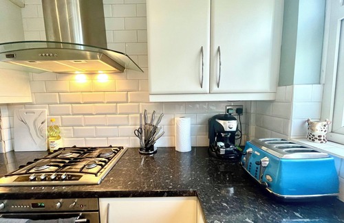 Bishop's Stortford House | Cosy & Convenient 4 Bedroom House in Bishops Stortford, near Stansted Airport.