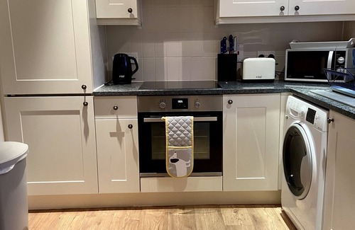 Cirencester Cottage | Cosy Cotswolds style cottage in a stunning location on the Lower Mill Estate