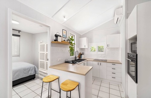 Scarborough House | Cosy Cottage at Scarborough Beach