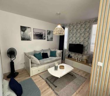 La Ciotat Apartment | Cosy cottage by Alice Les bords de mer Turquoise