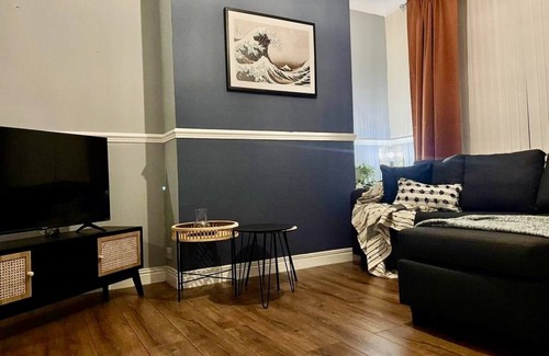 Abertillery House | Cosy Cottage by Flying Stays