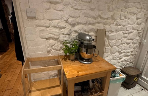 Trowbridge Cottage | Cosy Cottage Cardiff City