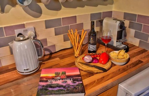 Briston Cottage | Cosy Cottage, dog friendly with wood burner in North Norfolk
