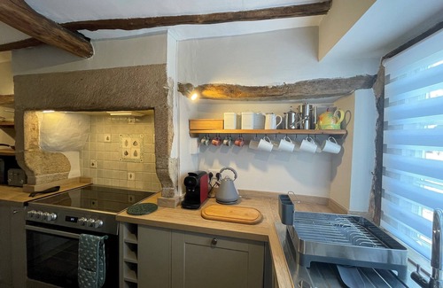 Stoney Middleton House | Cosy Cottage for 6 & Pets Friendly in Hope Valley| Pass the Keys