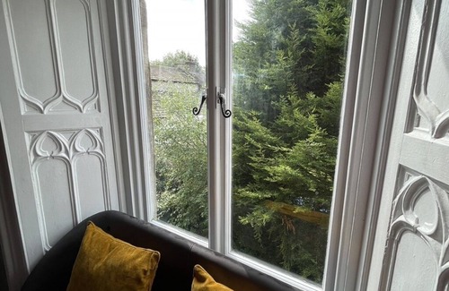 Stoney Middleton House | Cosy Cottage for 6 & Pets Friendly in Hope Valley| Pass the Keys