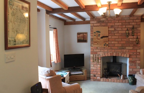 Quedgeley Cottage | Cosy cottage with Wi Fi close to Stratford on Avon and the Cotswolds