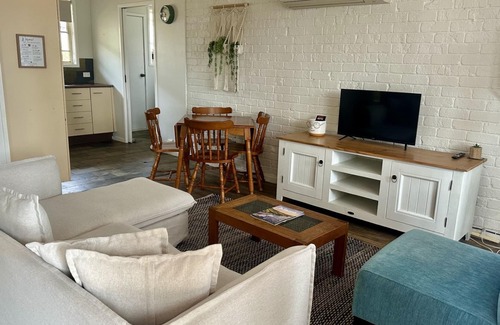 Kiama Heights Apartment | Cosy Cottage - Guesthouse Retreat in Kiama Heights