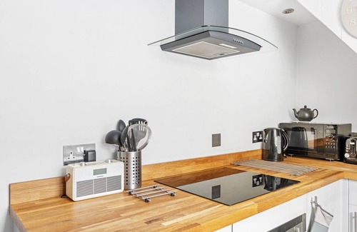 Crich Cottage | Cosy cottage in charming Crich, Log Burner, Peak District - Pet Friendly