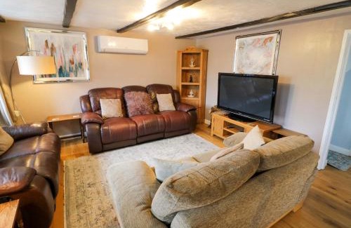 Harvington House | Cosy Cottage in Harvington