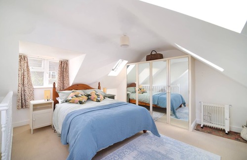 Kingsdon House | Cosy Cottage in Idyllic Village, Private Parking