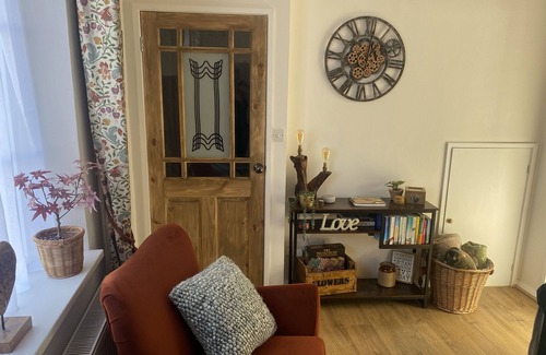 Chard House | Cosy cottage is an Idyllic place to stay