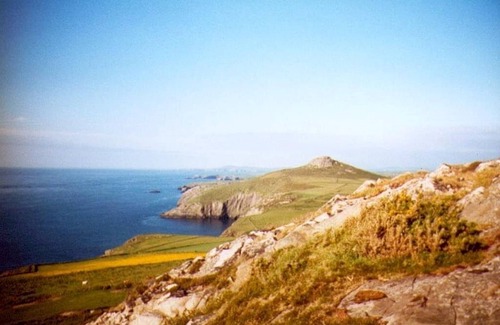 St Brides Cottage | Cosy Cottage. Log Stove, Private Walled Garden, Coastal Walking From The Door.