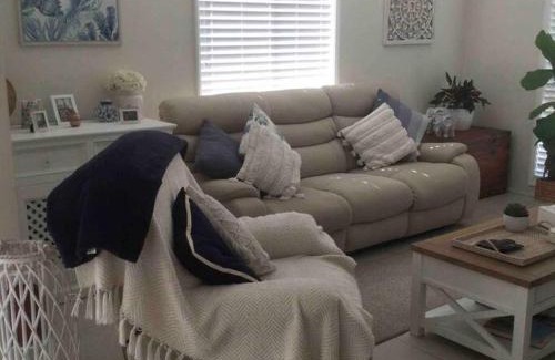 Booker Bay Villa | Cosy Cottage near the beach