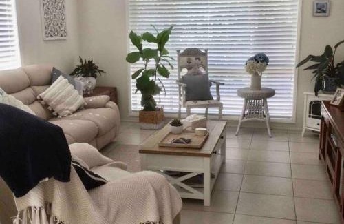 Booker Bay Villa | Cosy Cottage near the beach