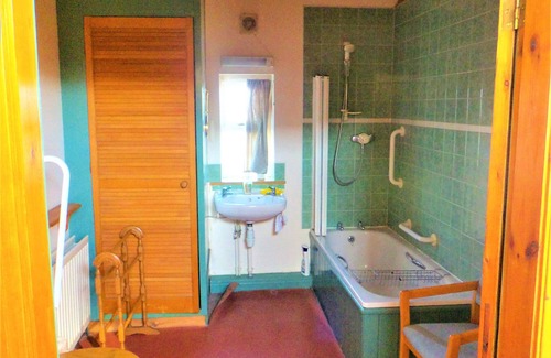 Scawton House | Cosy Cottage on a family farm - Willow Cottage