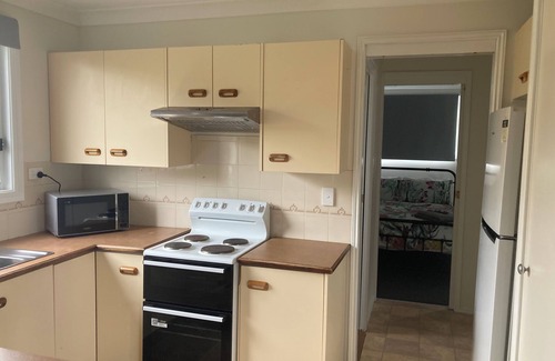 Gulgong Cottage | Cosy cottage on the edge on town within walking distance to the centre of town.