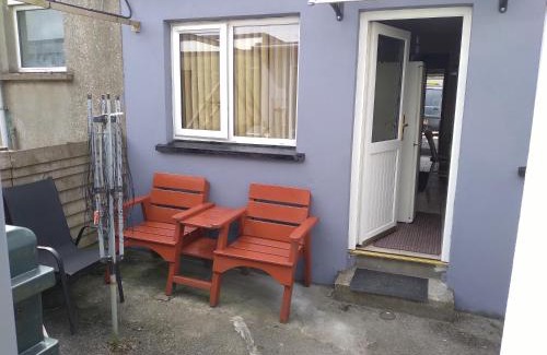 Buncrana House | Cosy Cottage- Sleeps 4 Free Parking & Golf Nearby