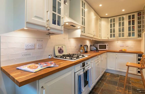 Macclesfield House | Cosy Cottage Style House in Quiet Area of Cheshire, England