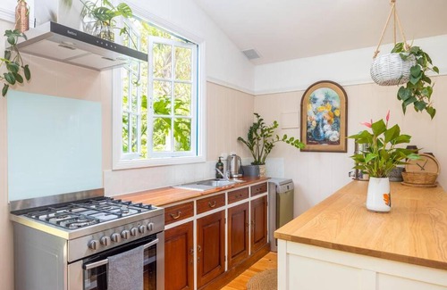 North Tamborine Ski Chalet | Cosy Cottage Tamborine Mountain