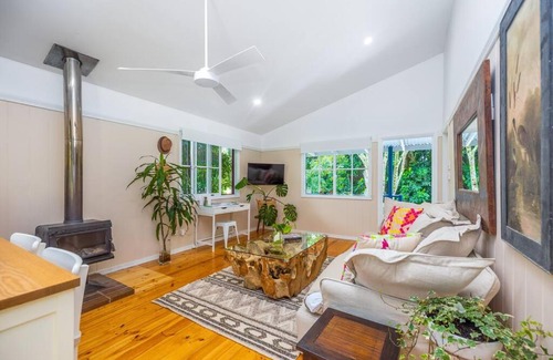 North Tamborine Ski Chalet | Cosy Cottage Tamborine Mountain