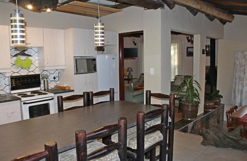 Giant's Castle Game Reserve Cottage | Cosy Cottage with Magnificent Lake and Mountain Viewsn