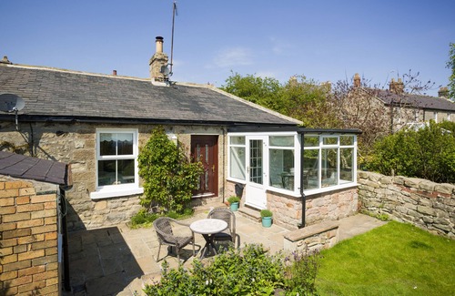 Glanton Cottage | Cosy cottage with delightful private garden and summerhouse.