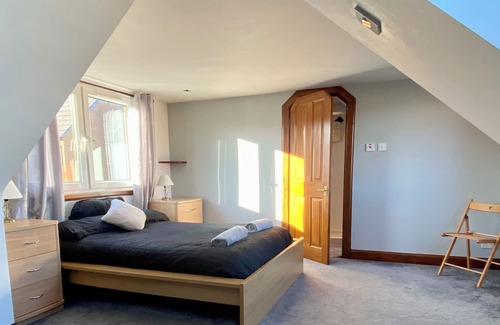 Longcroft Cottage | Cosy Cottage with free parking close to the airport