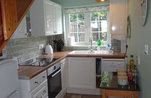 York House | *COSY COTTAGE, with shared, seasonal pool, 4 mile walk along the river to York