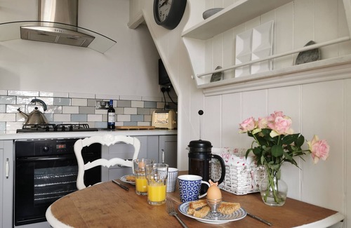Newlyn Cottage | Cosy Cottage with Spectacular Sea Views
