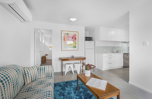 Lindisfarne Apartment | Cosy Cottesloe - Mount Wellington View