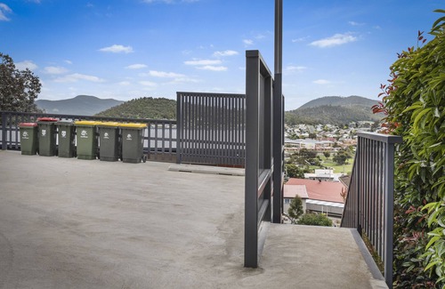 Lindisfarne Apartment | Cosy Cottesloe - Mount Wellington View